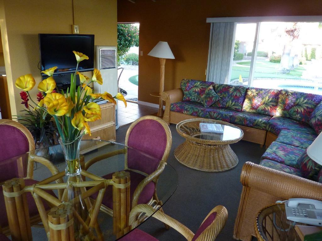 Hotel A Place In The Sun: Adults-only Midcentury Boutique With Heated Pool