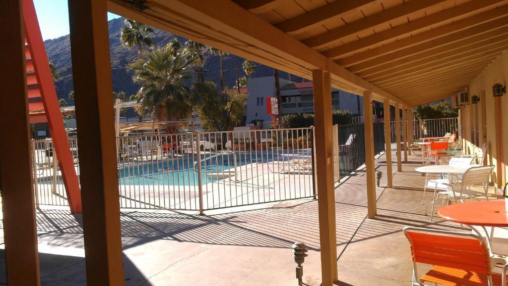 Aloha Hotel Palm Springs
