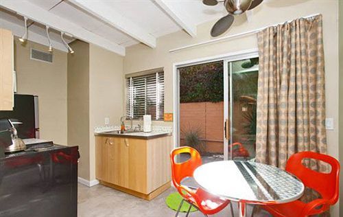 Century Palm Springs A Gay Men'S Clothing Optional Resort 3* Palm Springs