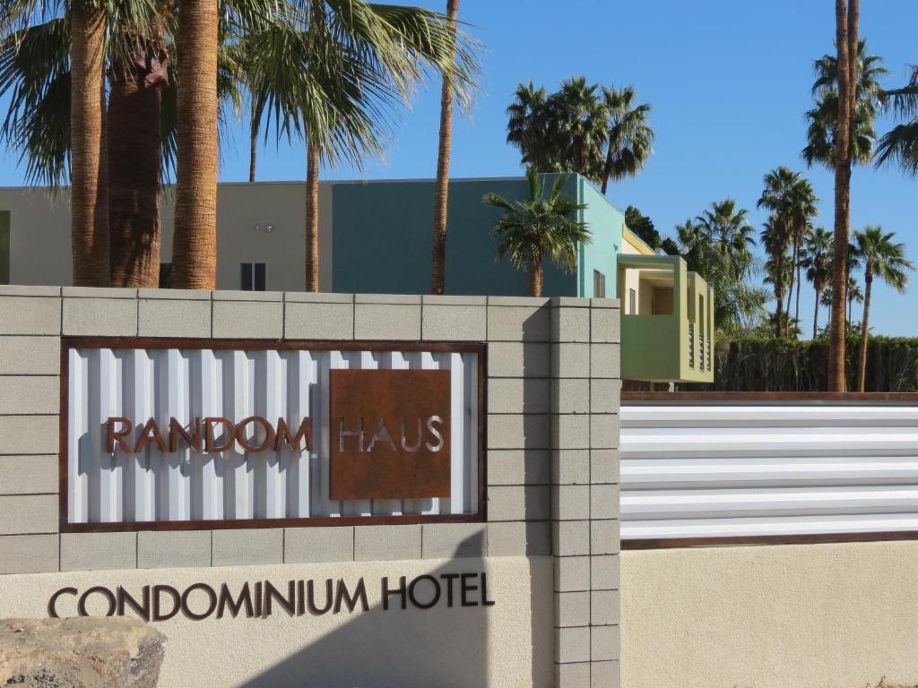 Random Haus Hotel 4*