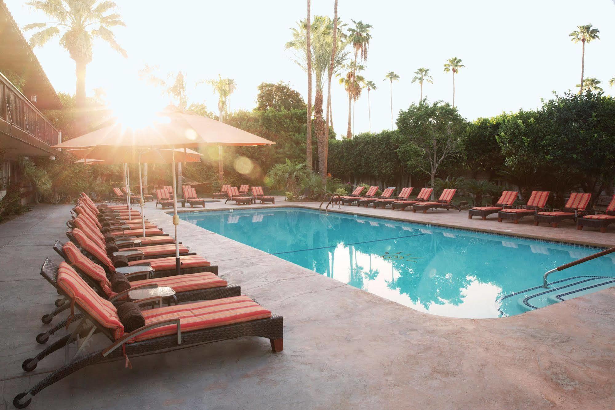 Resort Santiago - Premier Gay Men's Palm Springs