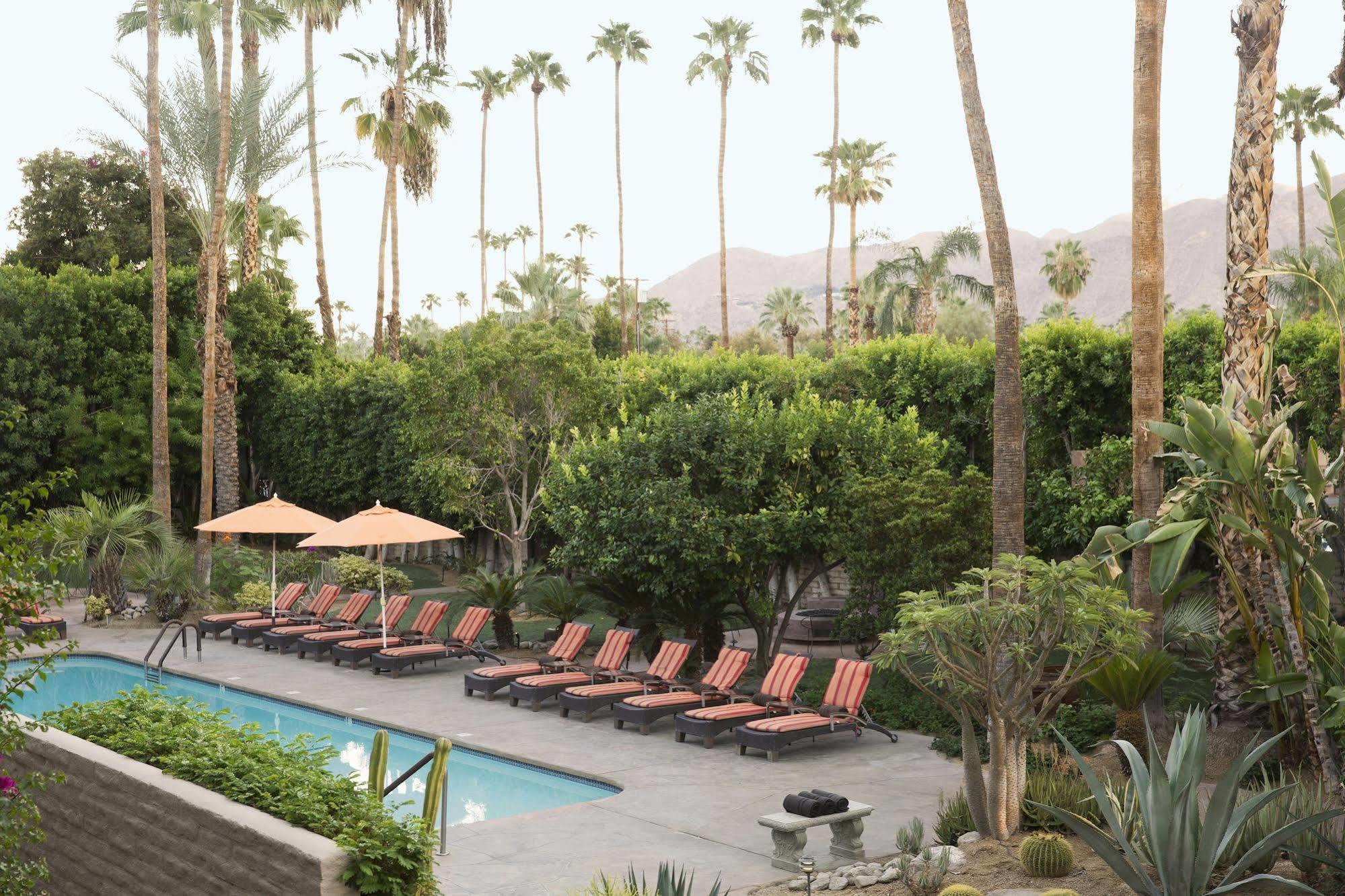 Resort Santiago - Premier Gay Men's Palm Springs