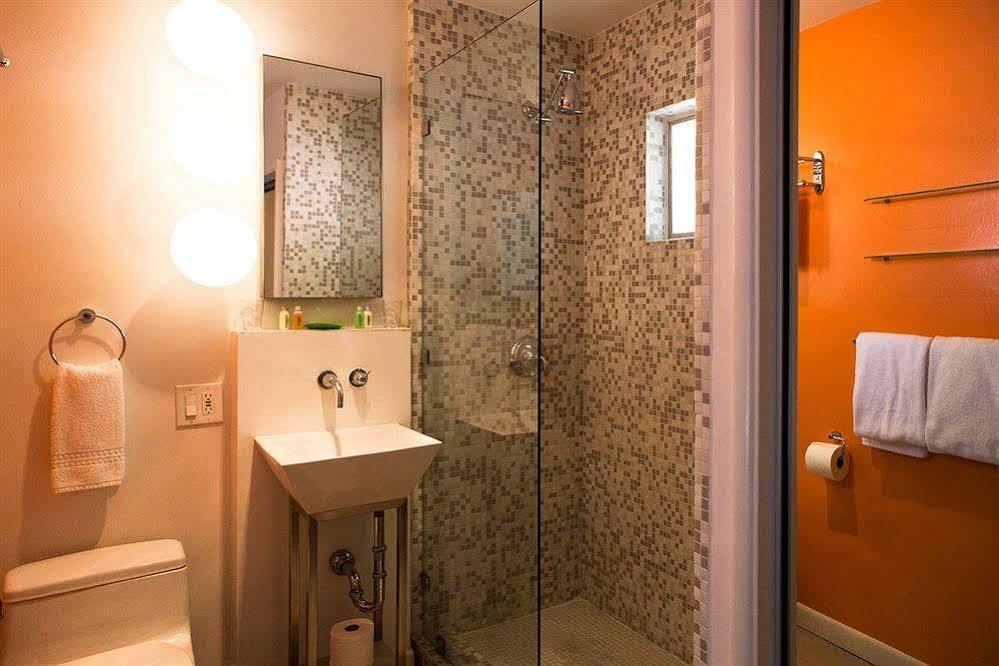 Resort Century Palm Springs A Gay Men'S Clothing Optional Resort 3*
