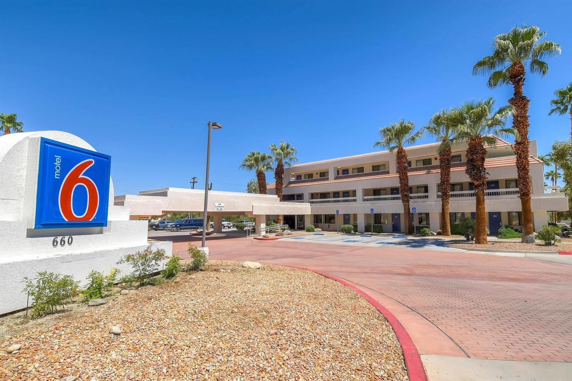 Hotel 6-palm Springs, Ca - Downtown 2*
