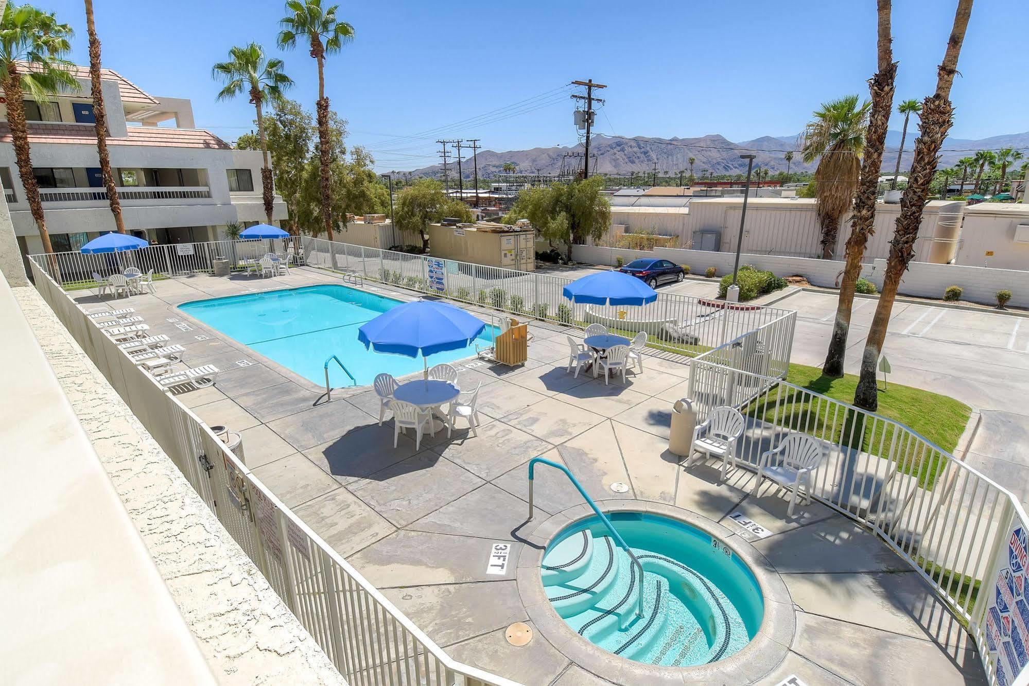 Hotel 6-palm Springs, Ca - Downtown Palm Springs