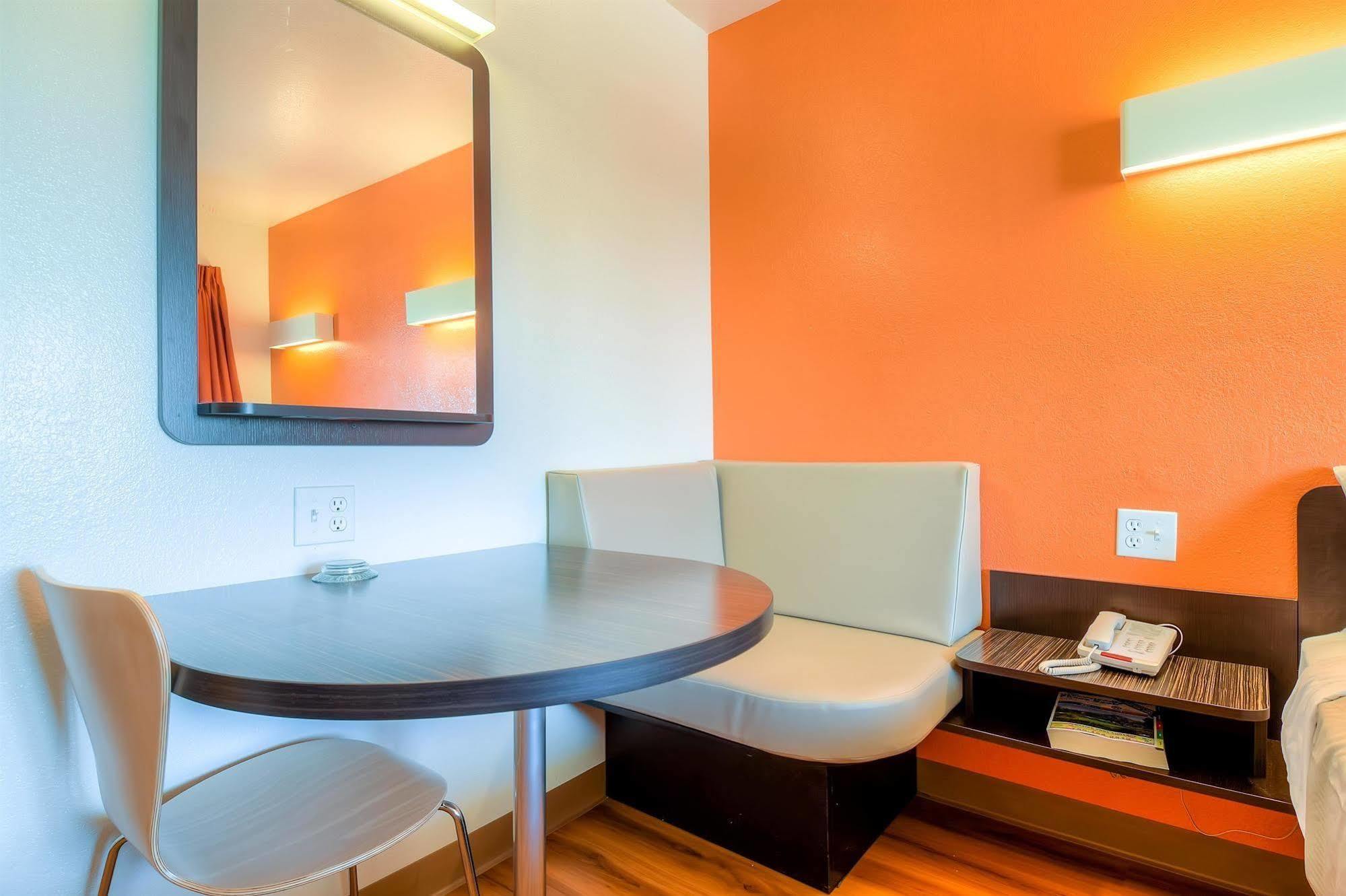 6-palm Springs, Ca - Downtown Hotel 2*