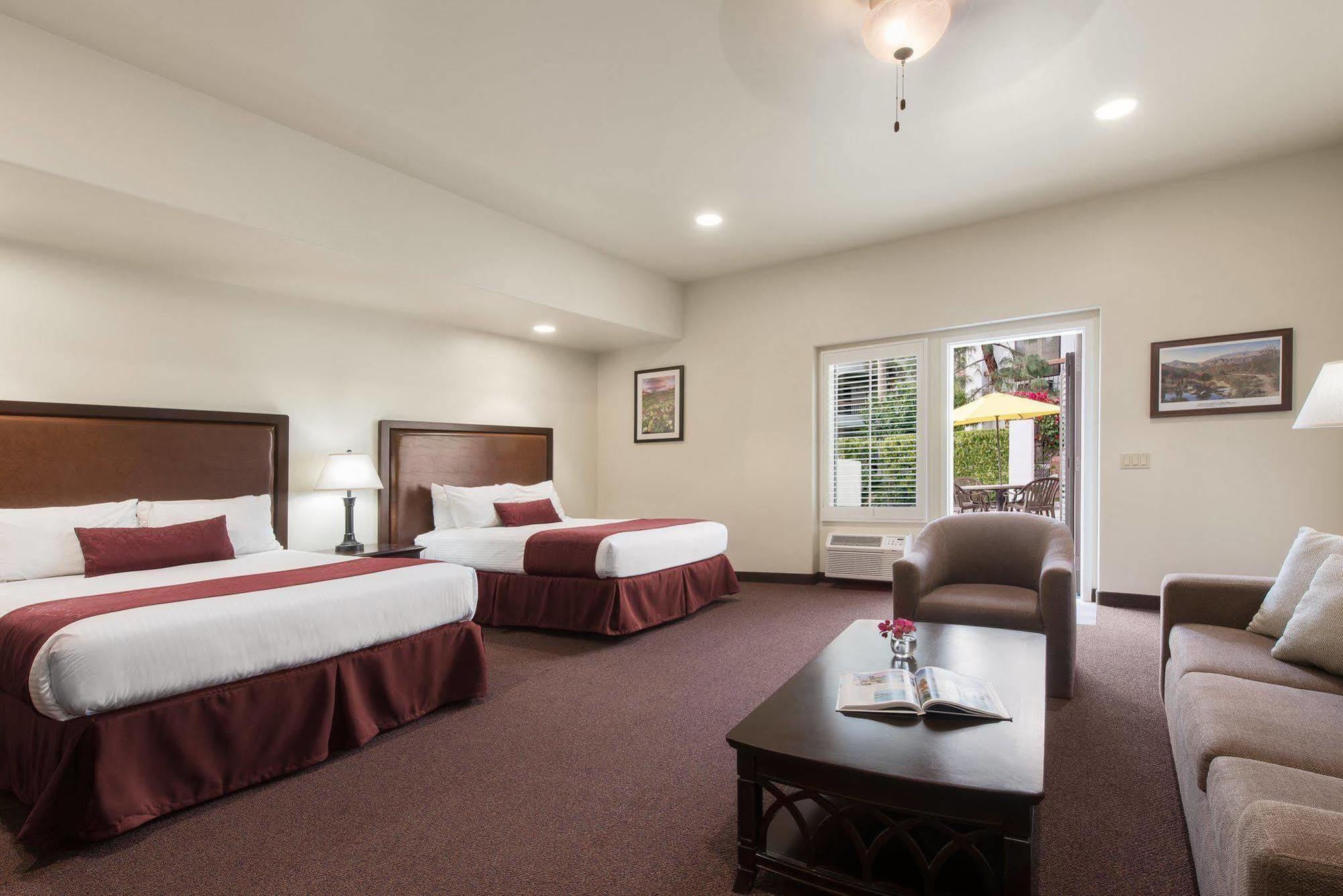 Palm Mountain & Hotel
