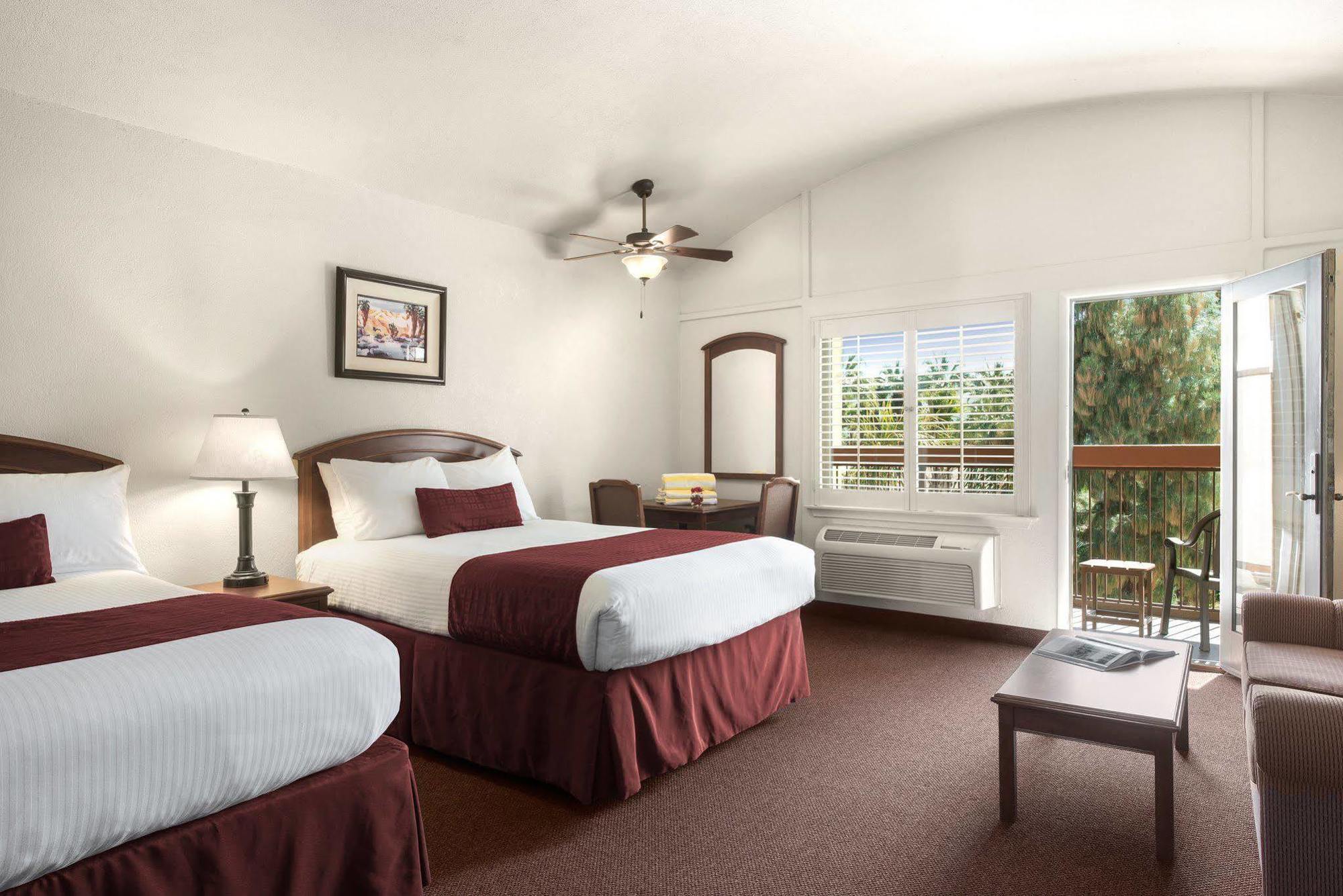 Palm Mountain & Hotel Palm Springs