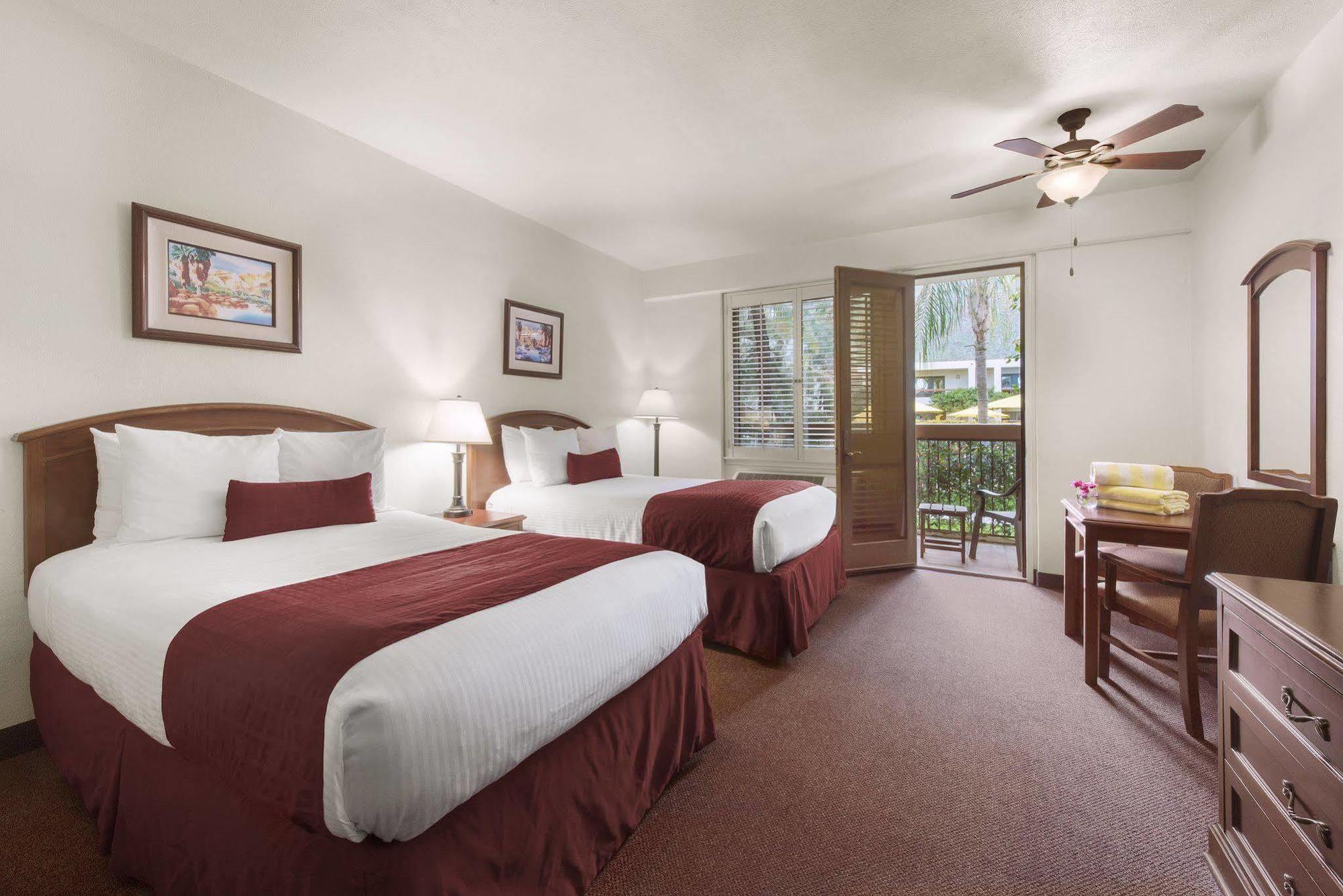 Palm Mountain & Hotel