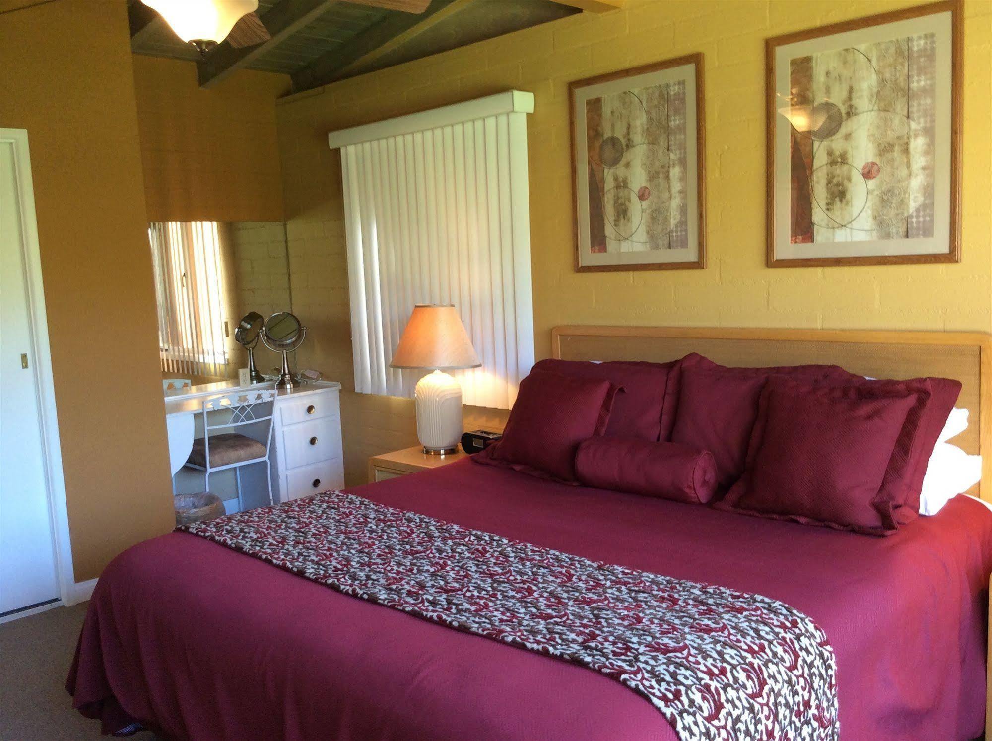 A Place In The Sun: Adults-only Midcentury Boutique With Heated Pool 4* Palm Springs