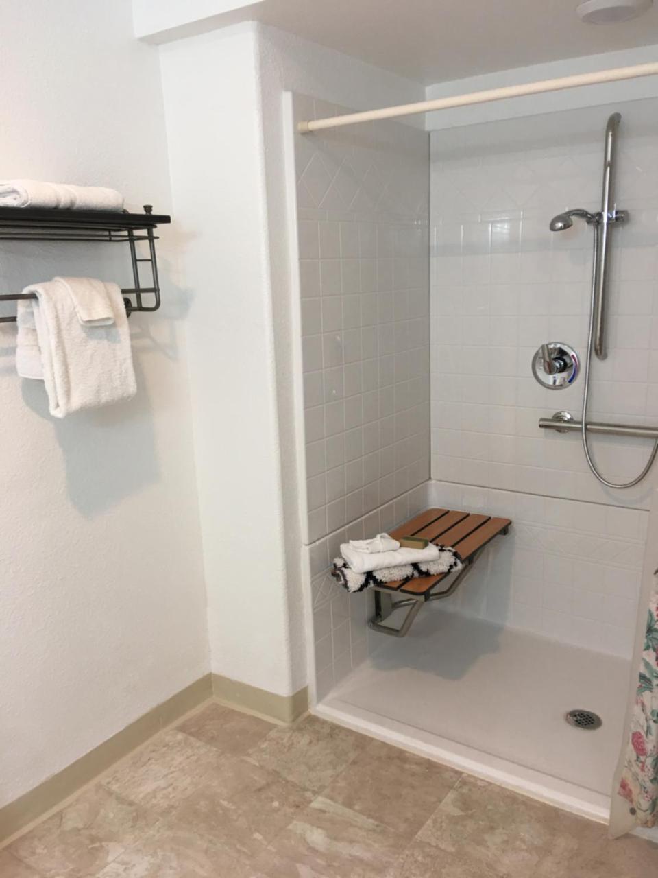 Aloha Hotel 3*
