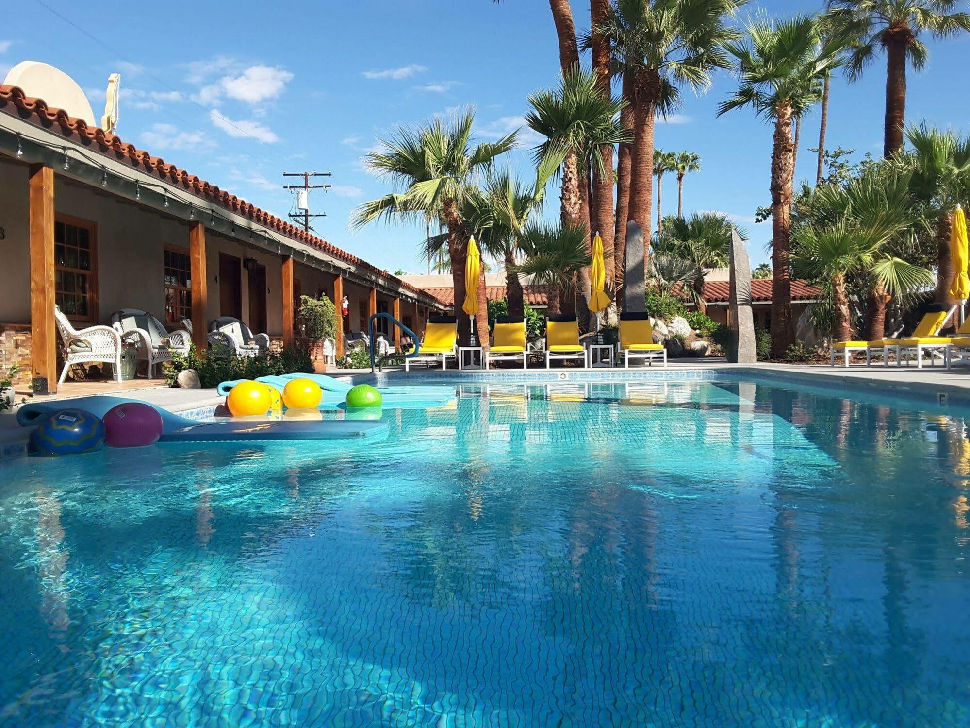 Dive 4* Palm Springs