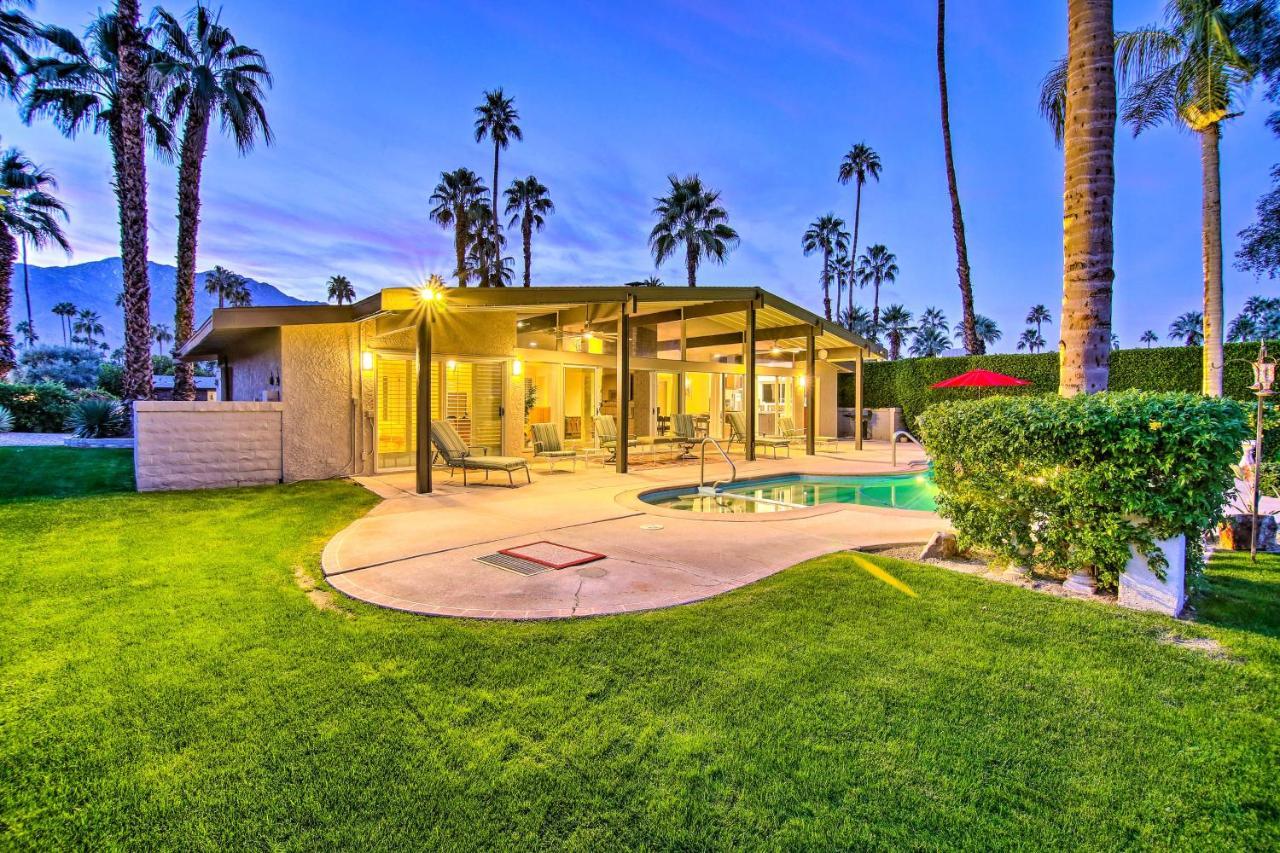Oasis With Pool And Golf Course Views! Holiday home
