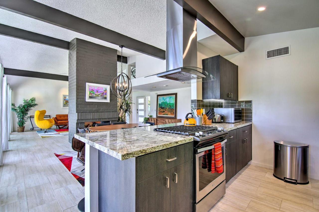 Oasis With Pool And Golf Course Views! Holiday home Palm Springs