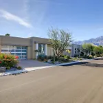 Palm Springs Oasis With Pool And Spa On Golf Course!