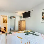 Gateway Grand Oasis Palm Springs Gem With Pool!