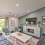 Palm Springs Home Covered Patio, Pool And Games!
