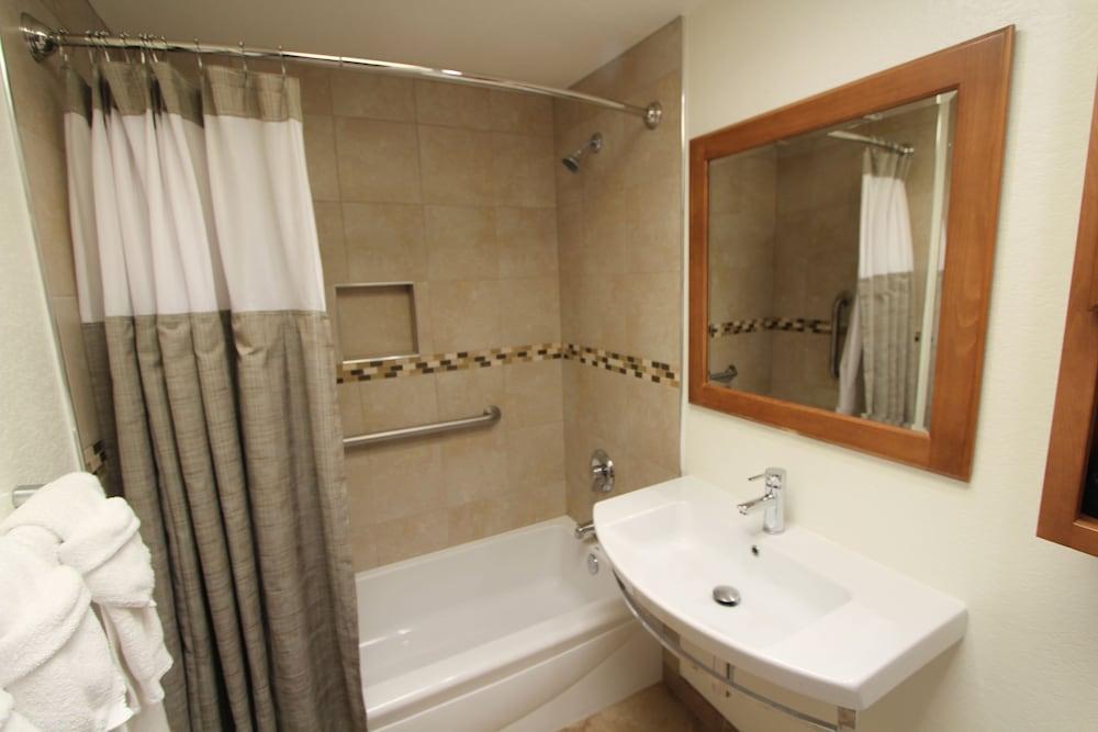 Desert Isle Resort 3*