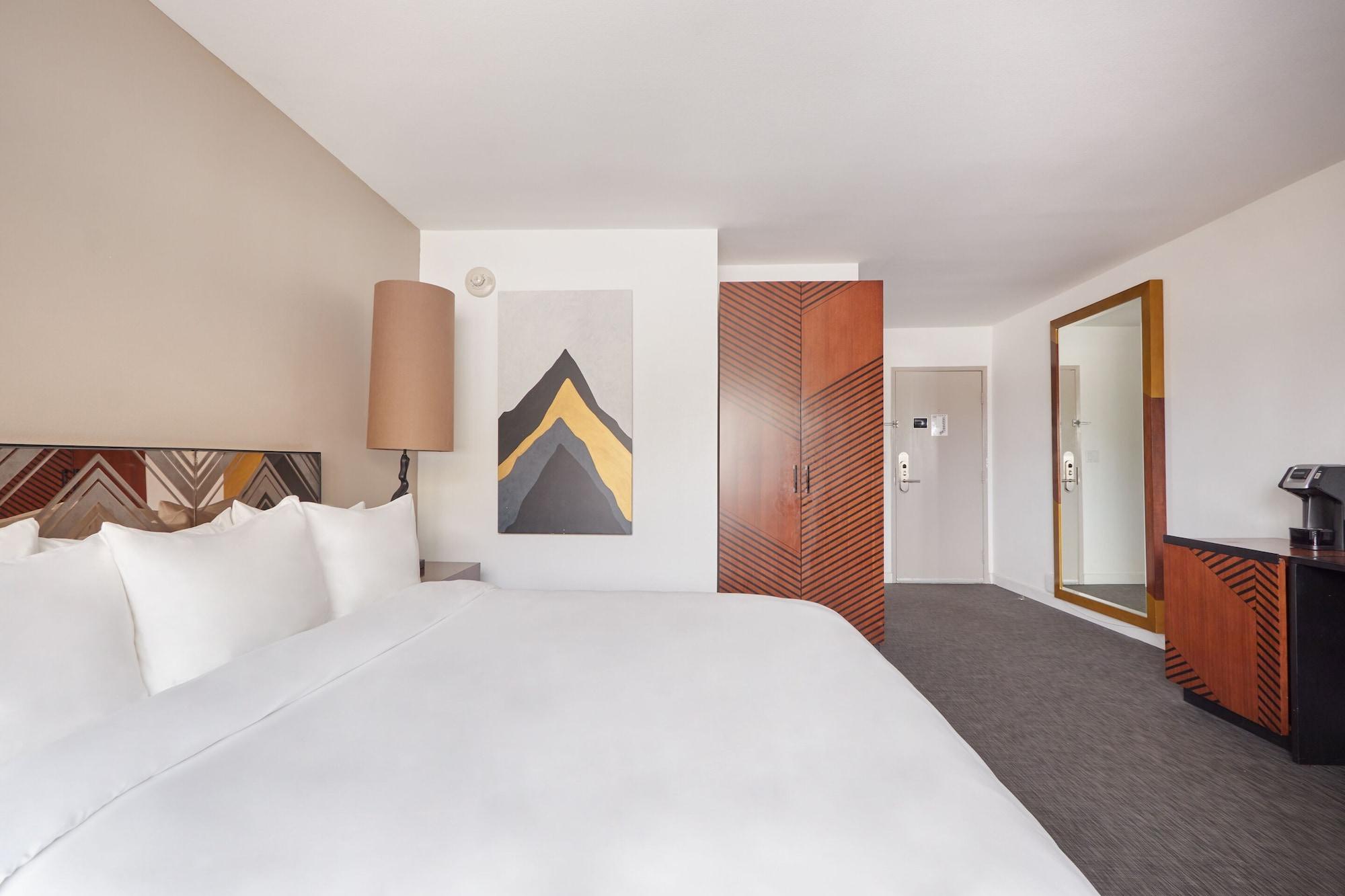 Hotel V 4*