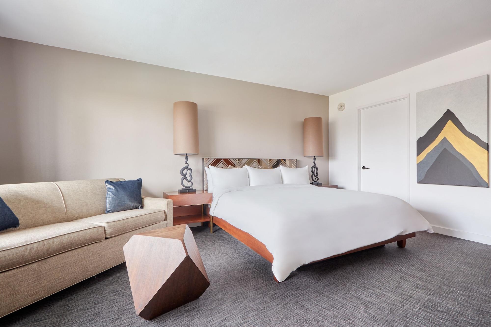 V Hotel 4*