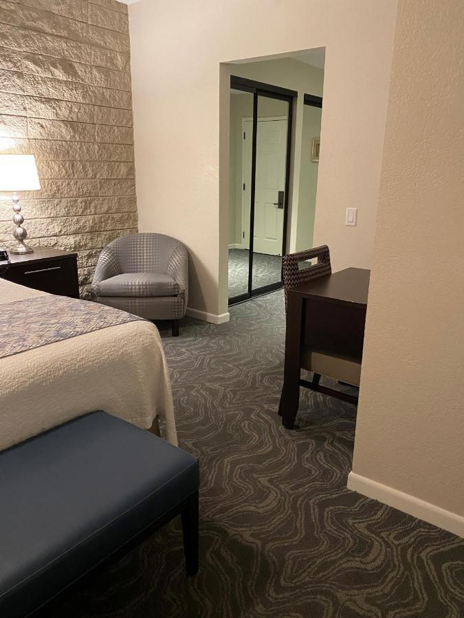 Hotel Getaways At Tennis Club Palm Springs