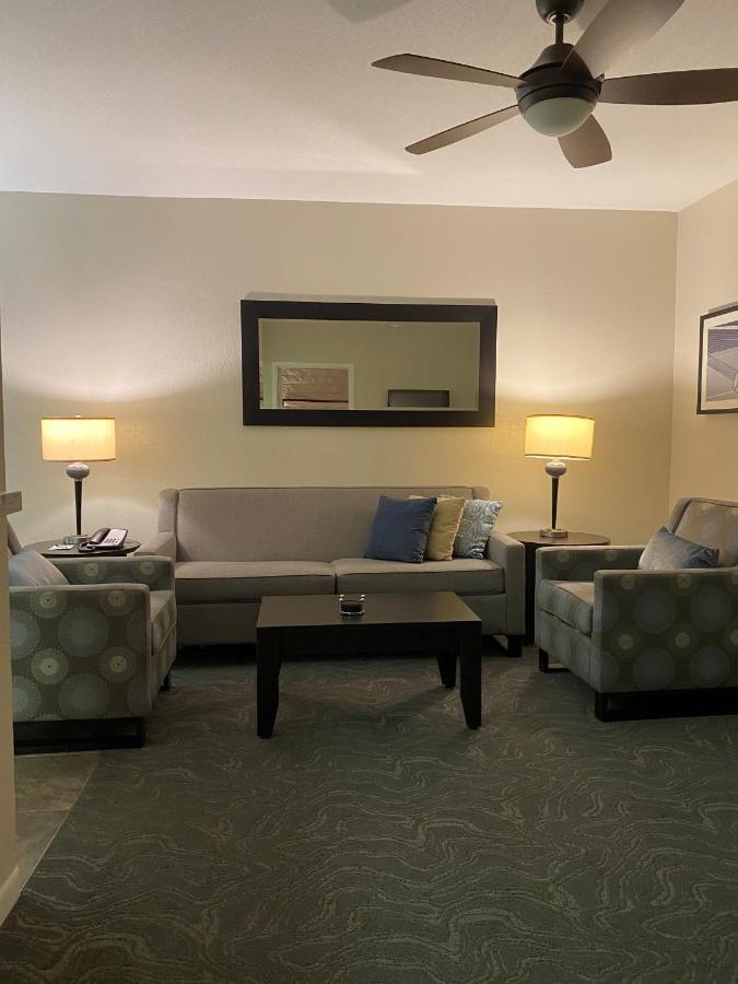 Getaways At Tennis Club Hotel
