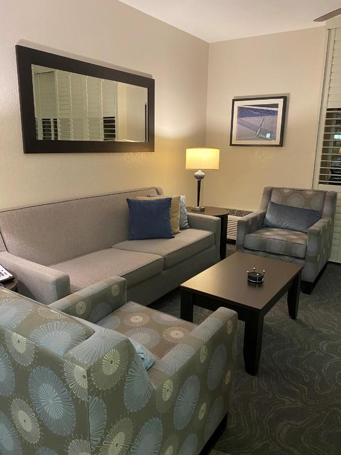 Getaways At Tennis Club 3*