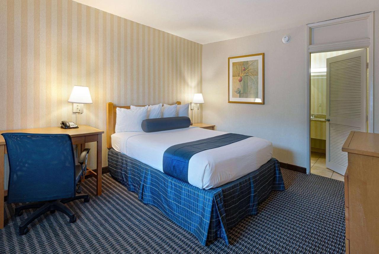 Travelodge By Wyndham Hotel Palm Springs