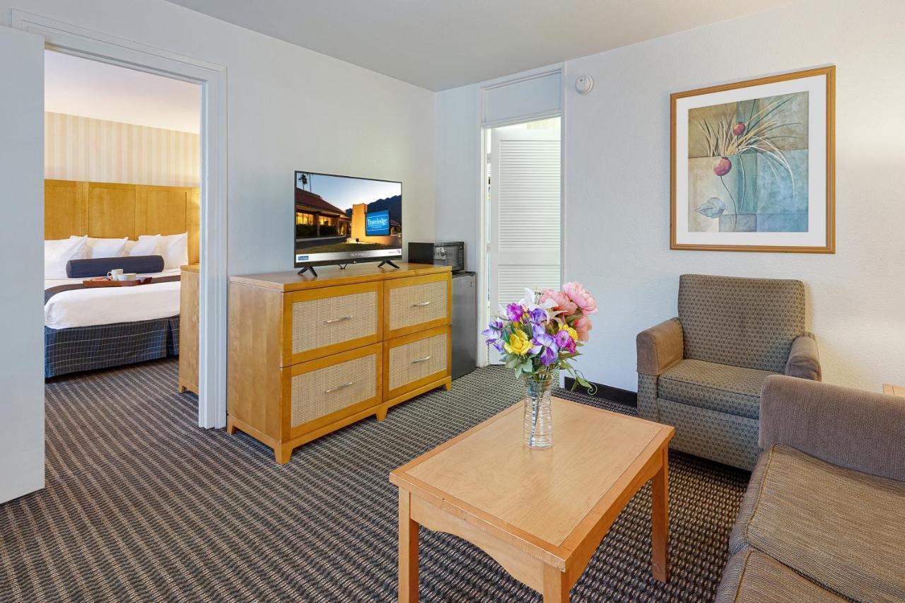 Travelodge By Wyndham Hotel Palm Springs