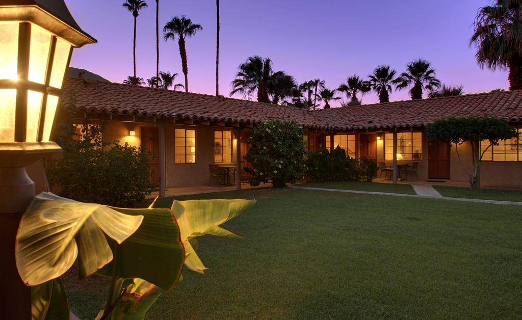 Resort Warm Sands Villa- A Gay Men's Clothing Optional 4*
