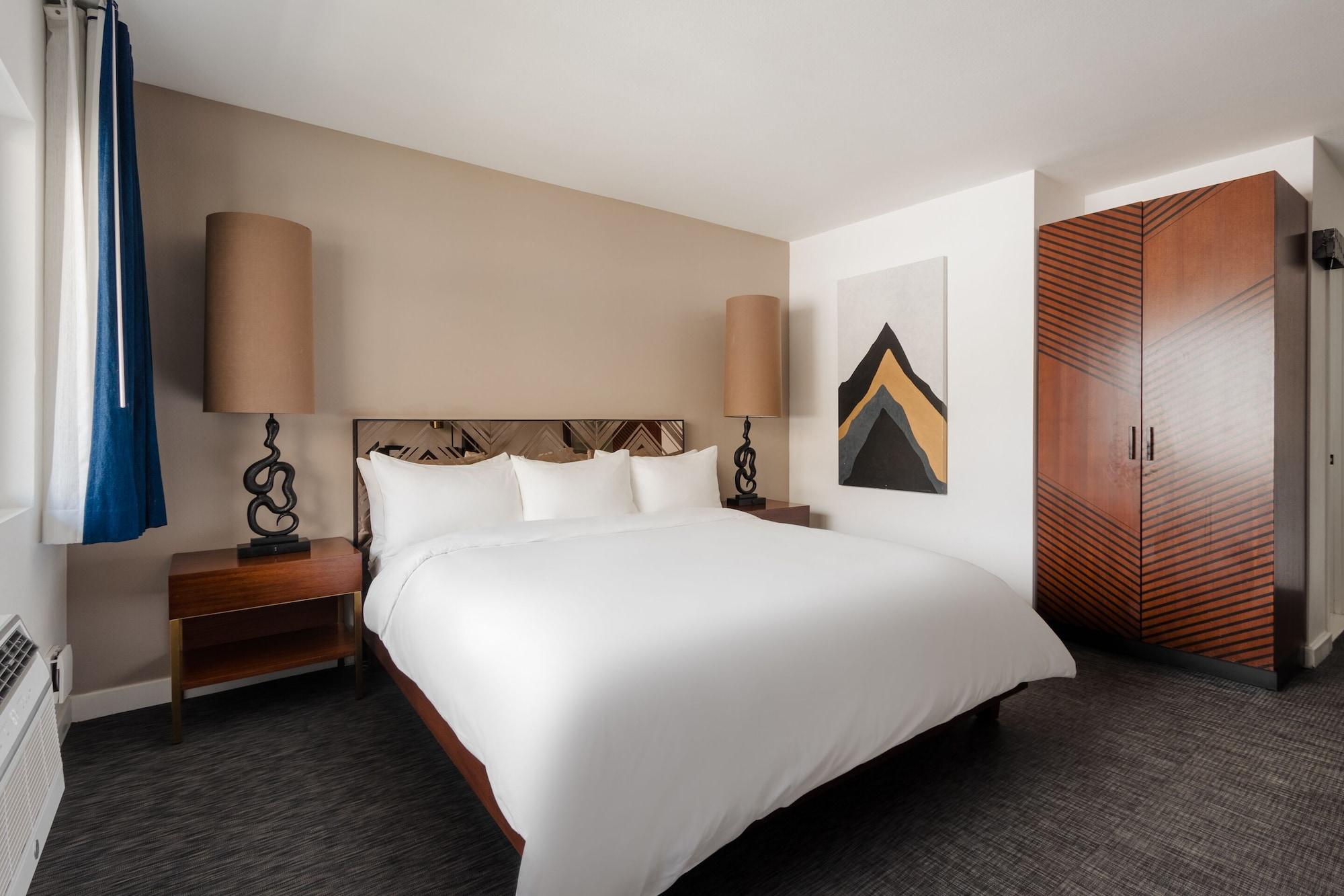 V Hotel 4*