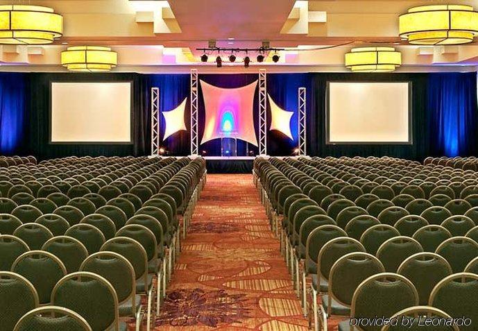 Renaissance Hotel 4*