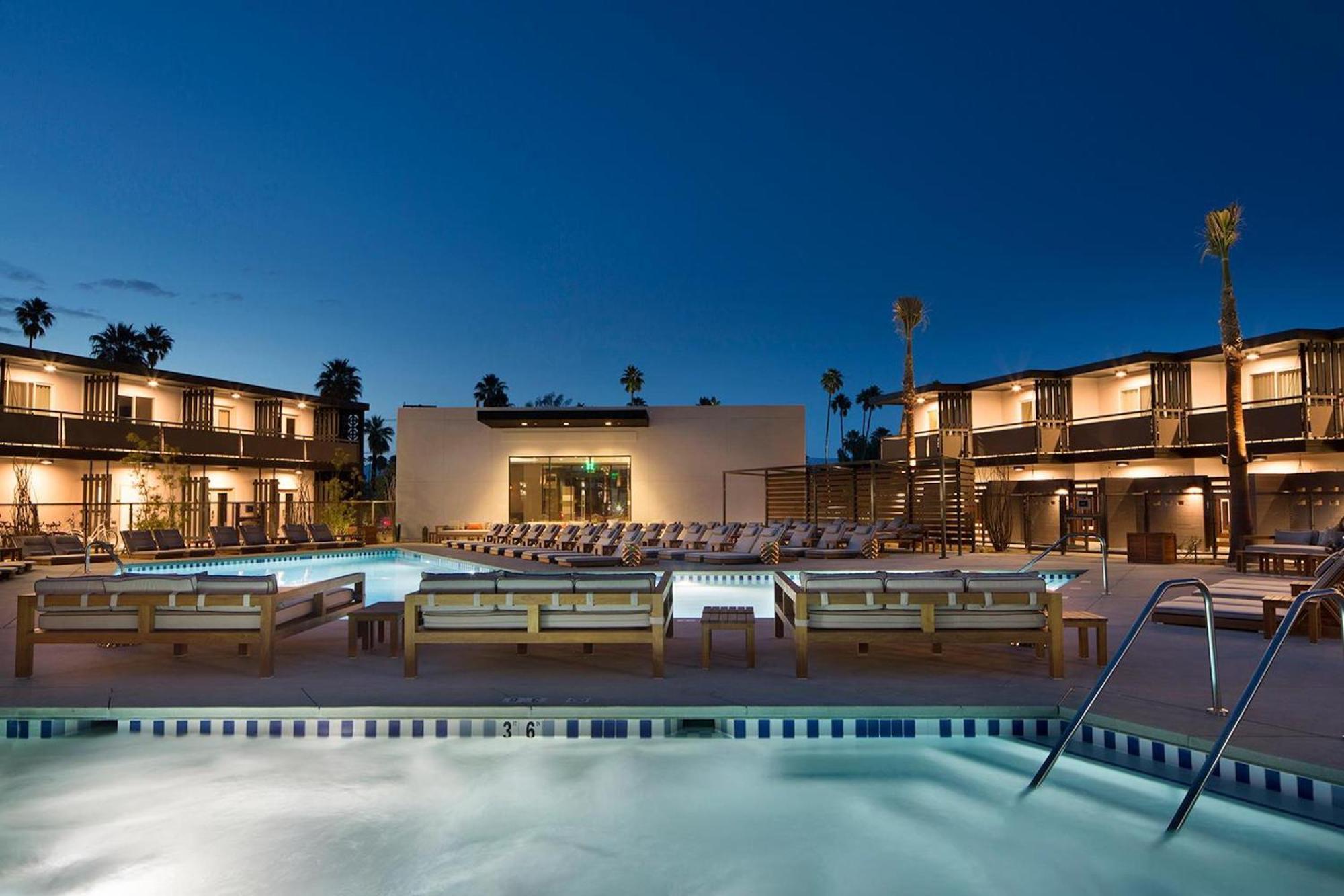 V 4* Palm Springs