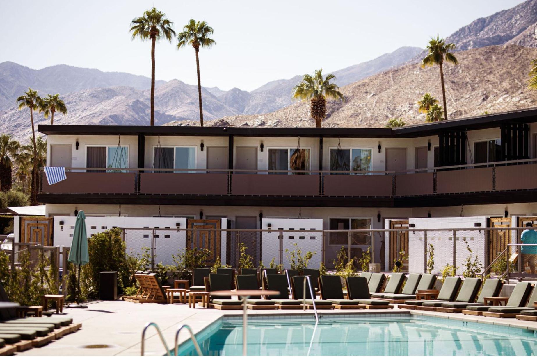 V Palm Springs
