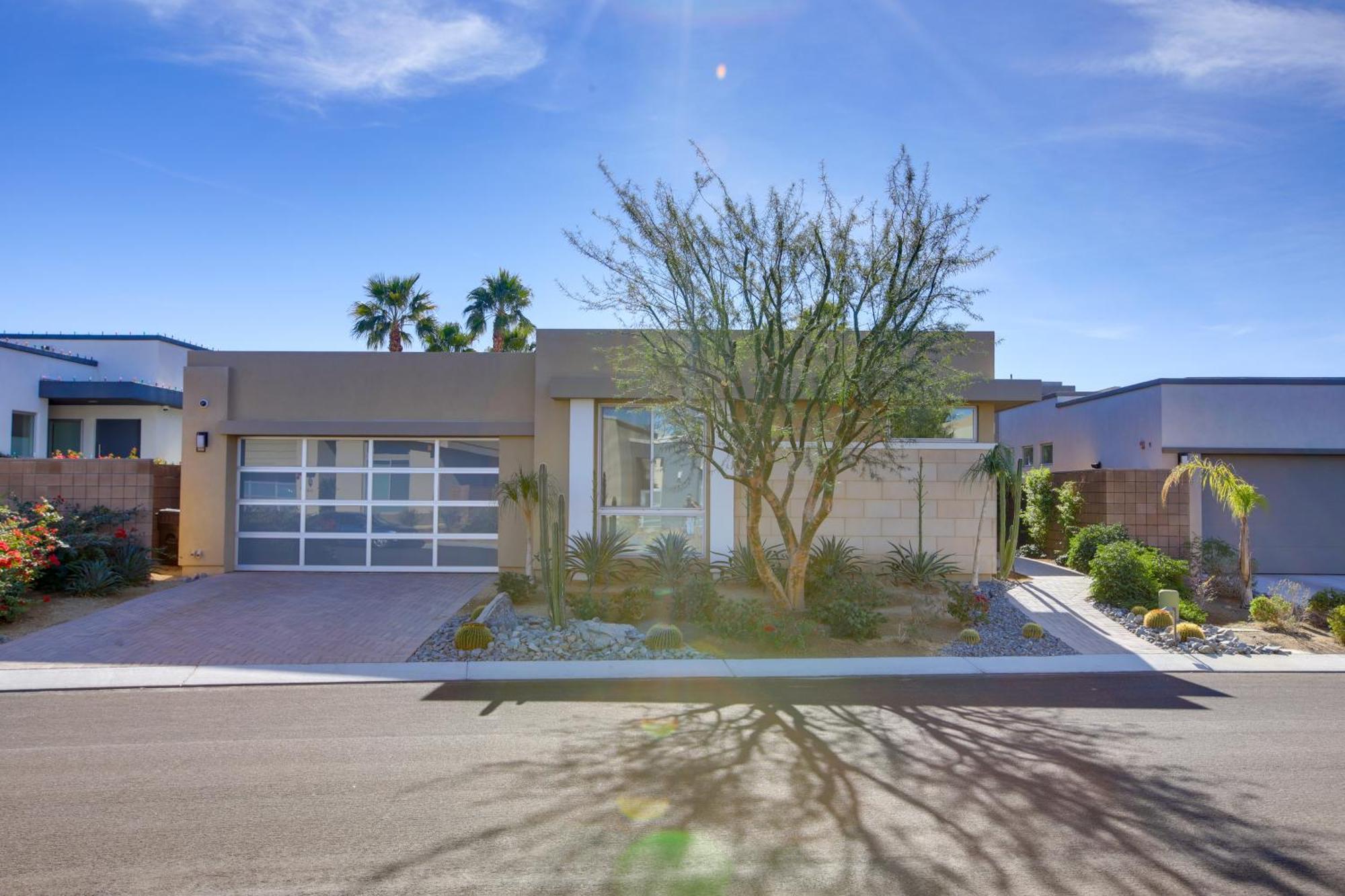 Oasis With Pool And On Golf Course! Holiday home Palm Springs