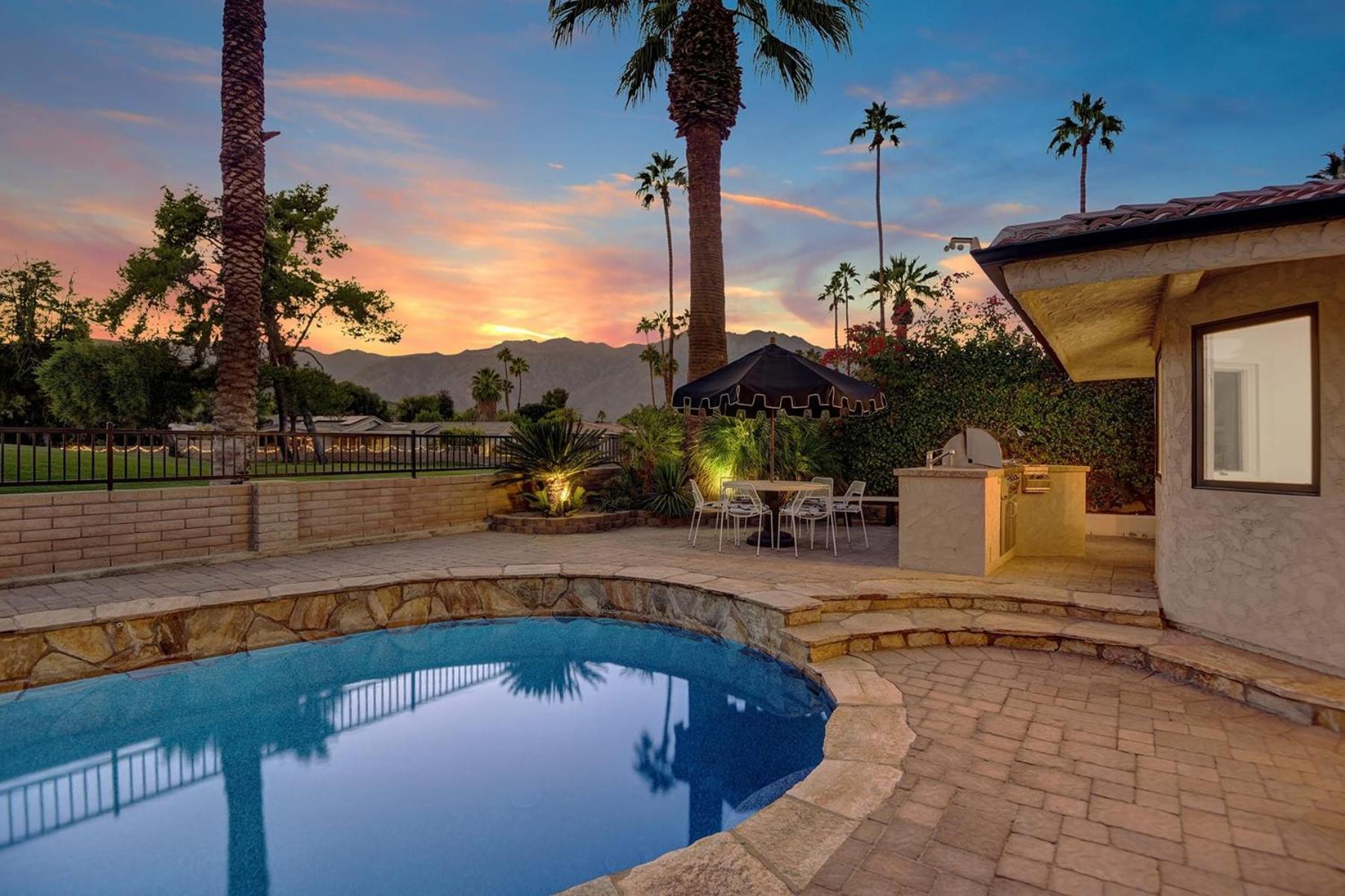 Holiday home Our Poolside Desert Nirvana *