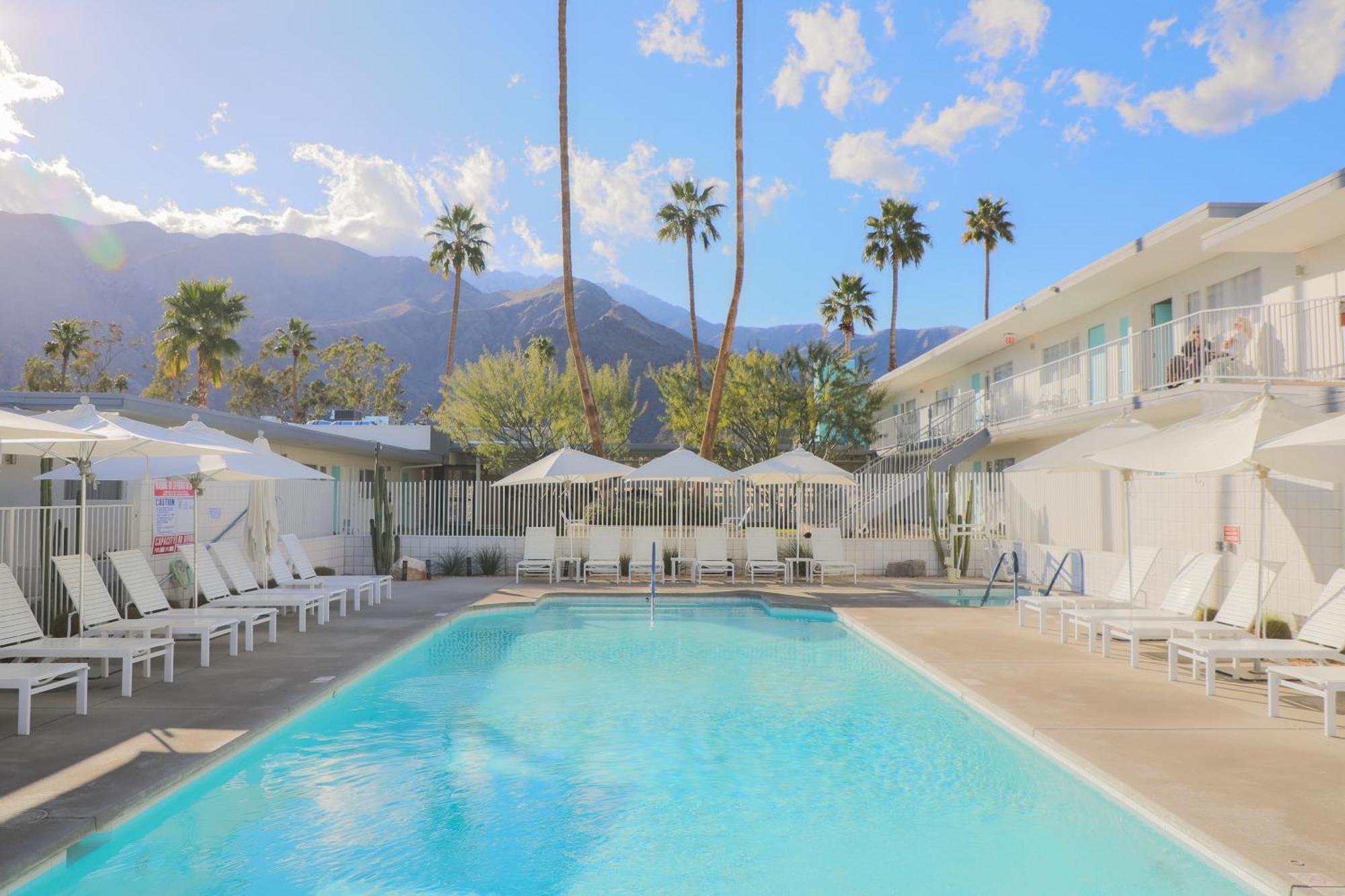 The Skylark, A 3* Palm Springs