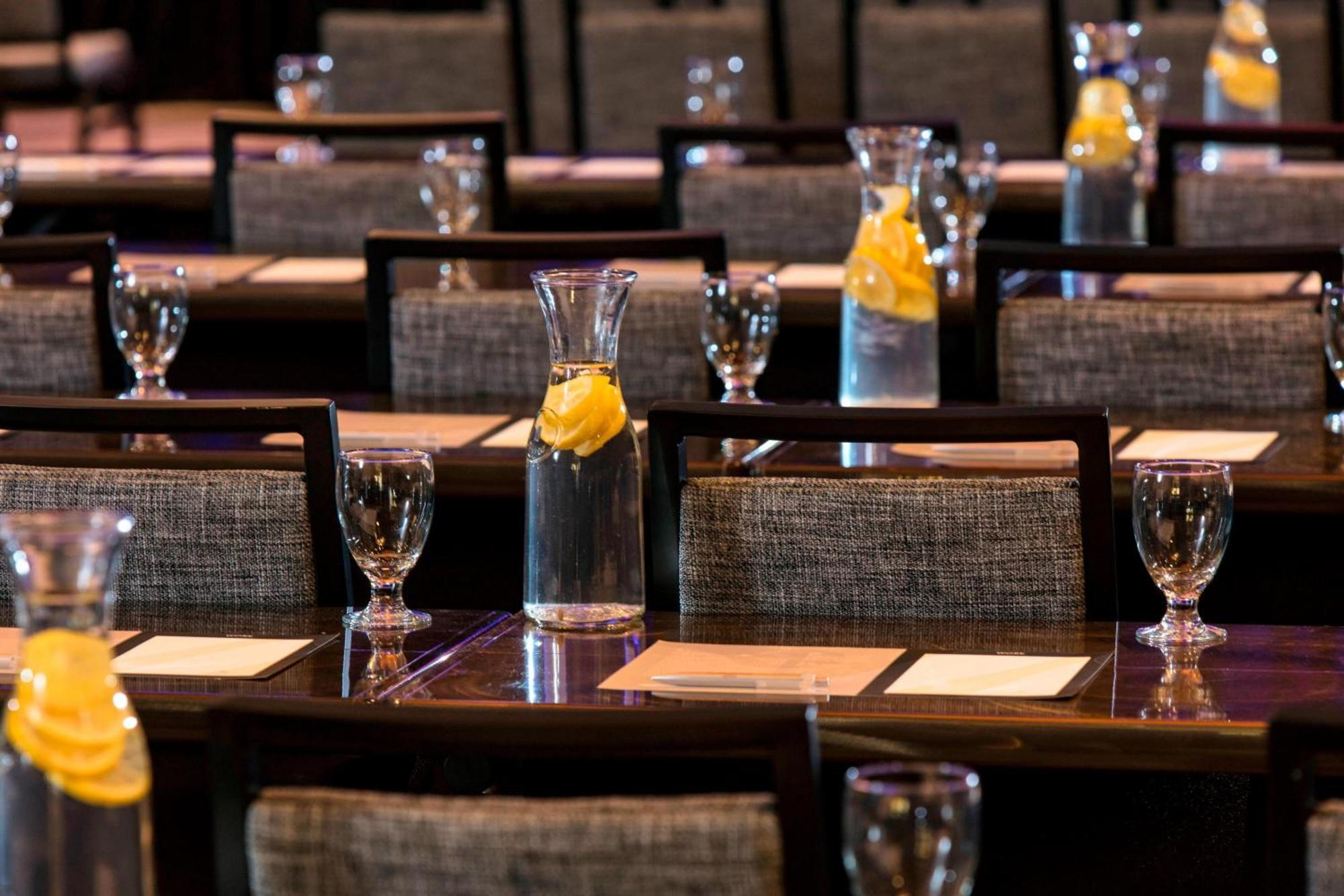 Renaissance Hotel 4*