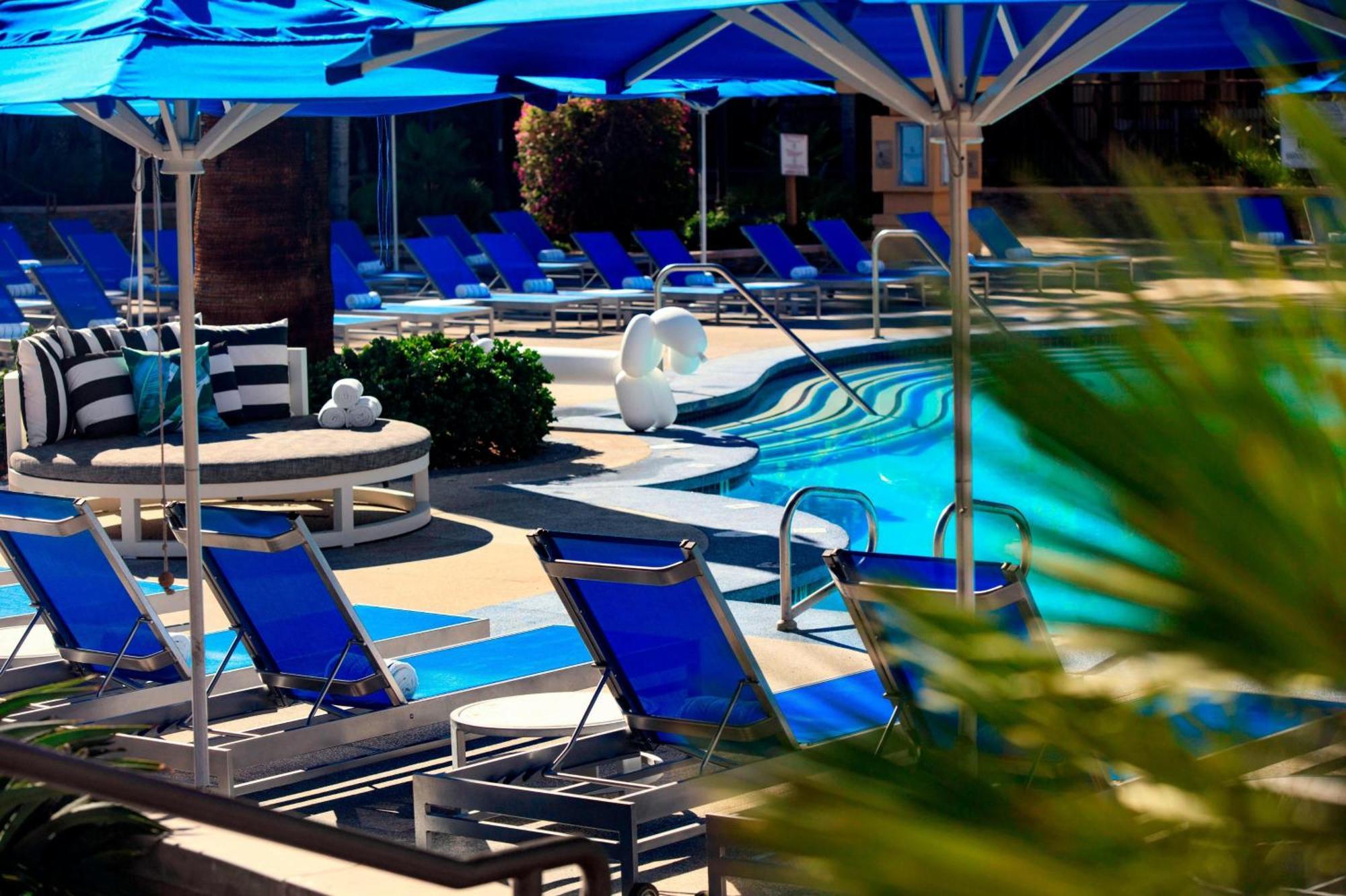 Renaissance Hotel 4*