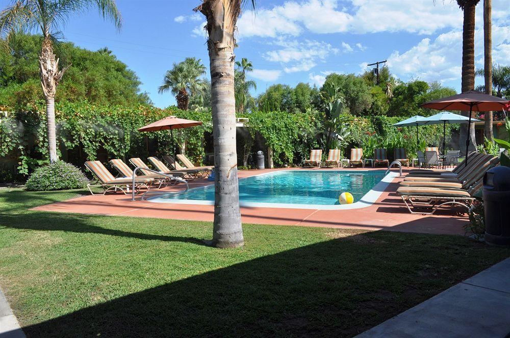 Vista Grande - A Gay Men's 4* Palm Springs