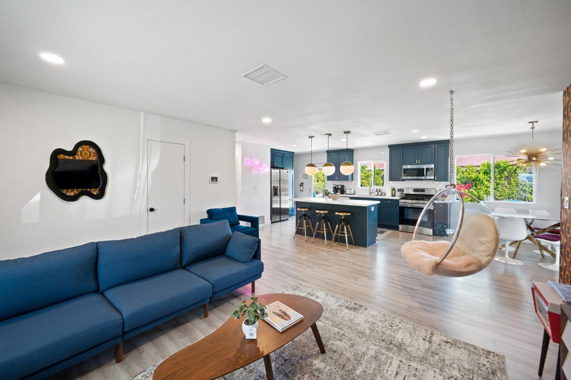 New Retro Escape 70's Vibes Wellness Game Holiday home