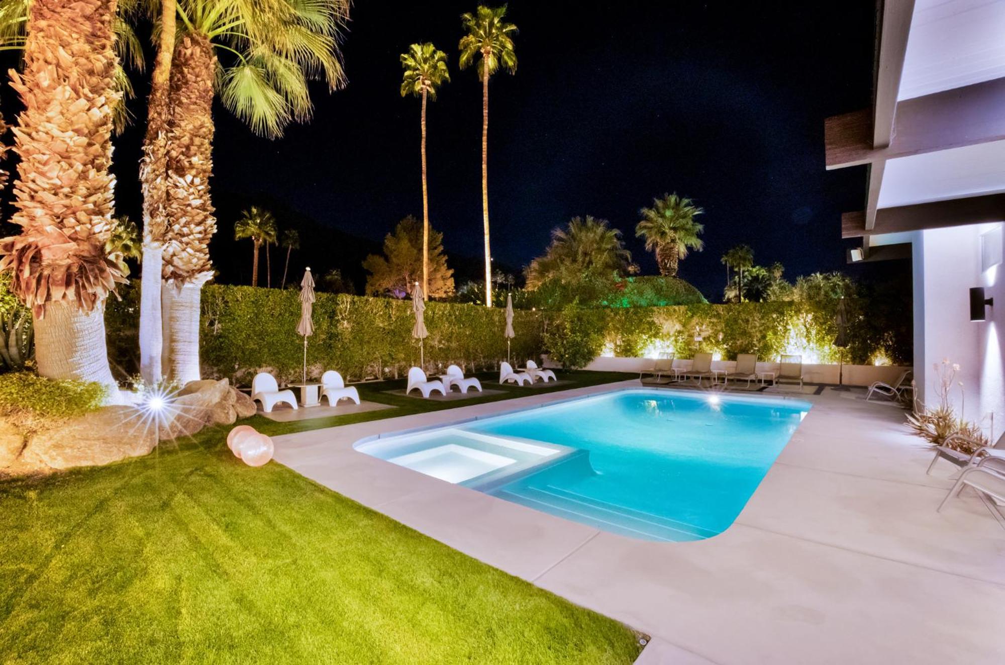 4br Midcentury Alexander In Vista Palmas Holiday home *