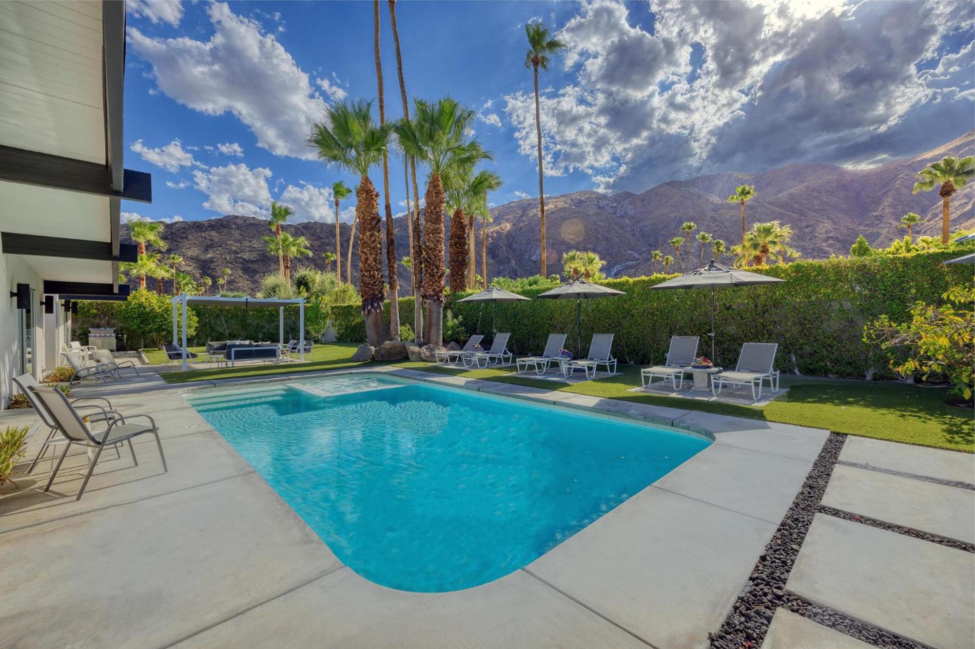 4br Midcentury Alexander In Vista Palmas Holiday home