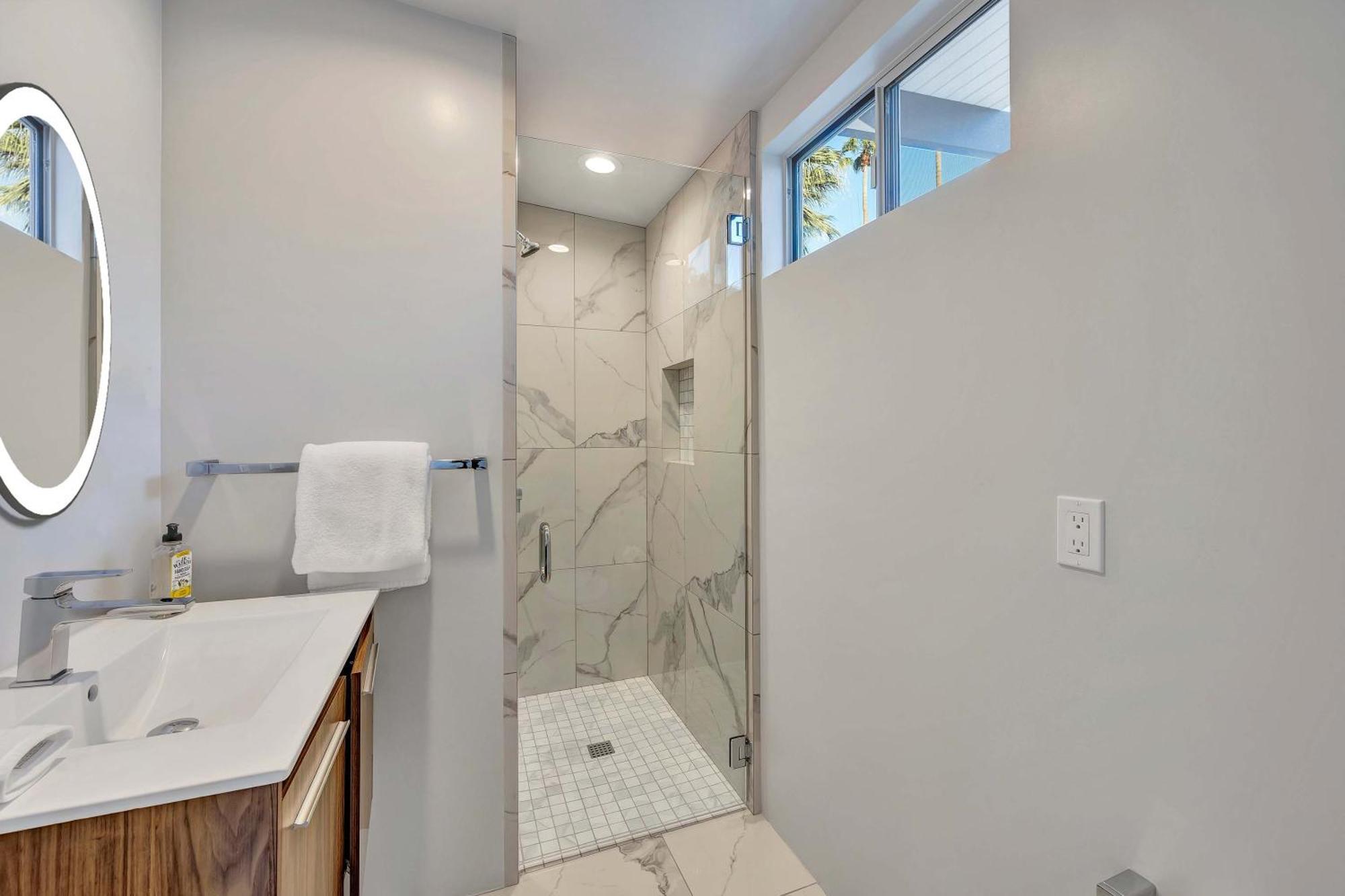 4br Midcentury Alexander In Vista Palmas Holiday home *
