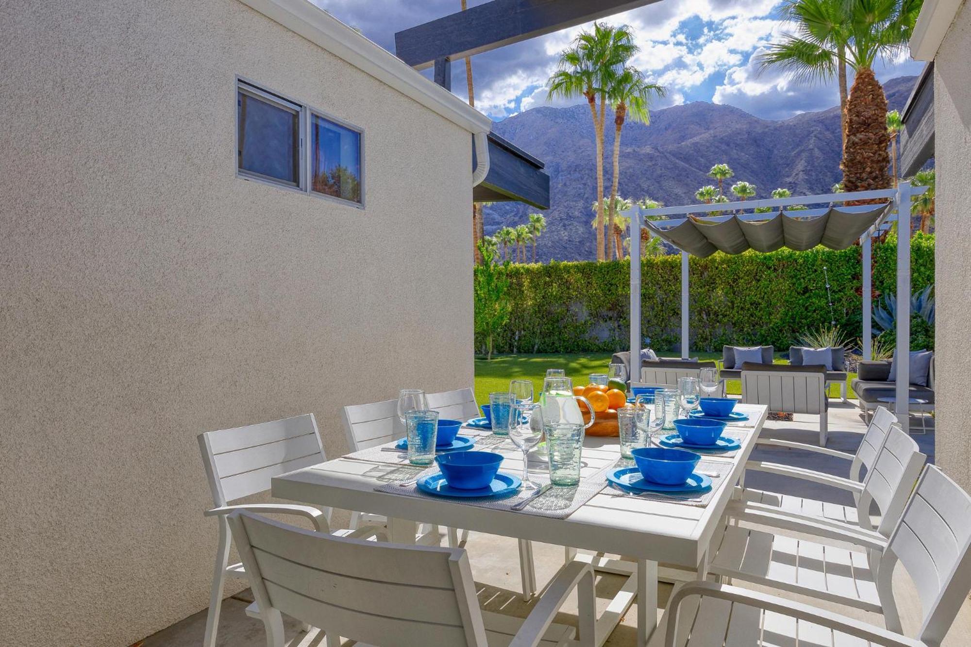 4br Midcentury Alexander In Vista Palmas Holiday home *