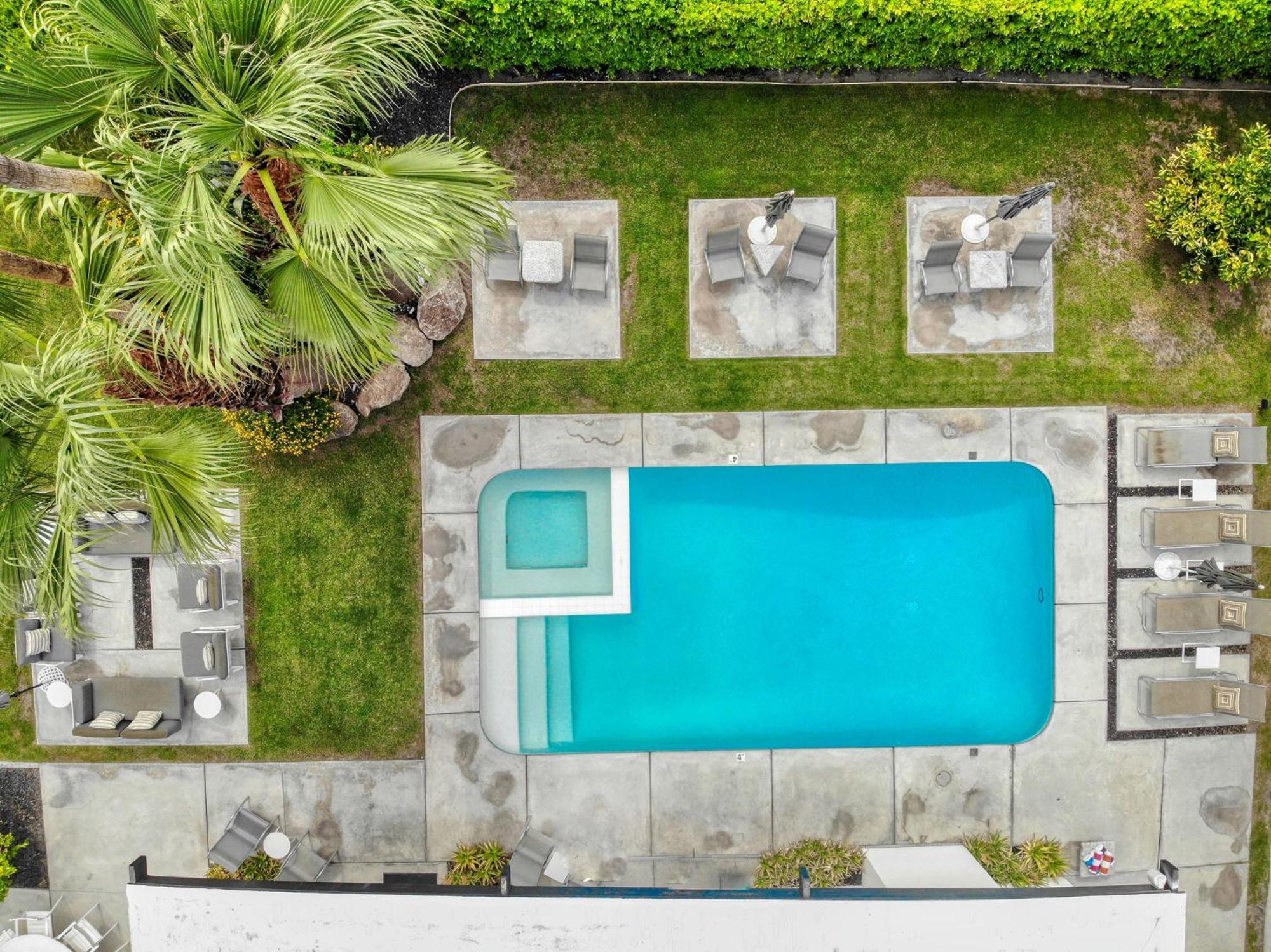 4br Midcentury Alexander In Vista Palmas