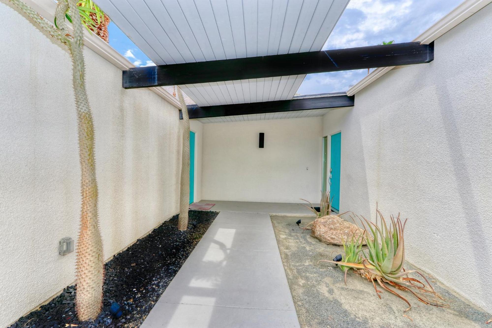 4br Midcentury Alexander In Vista Palmas Holiday home