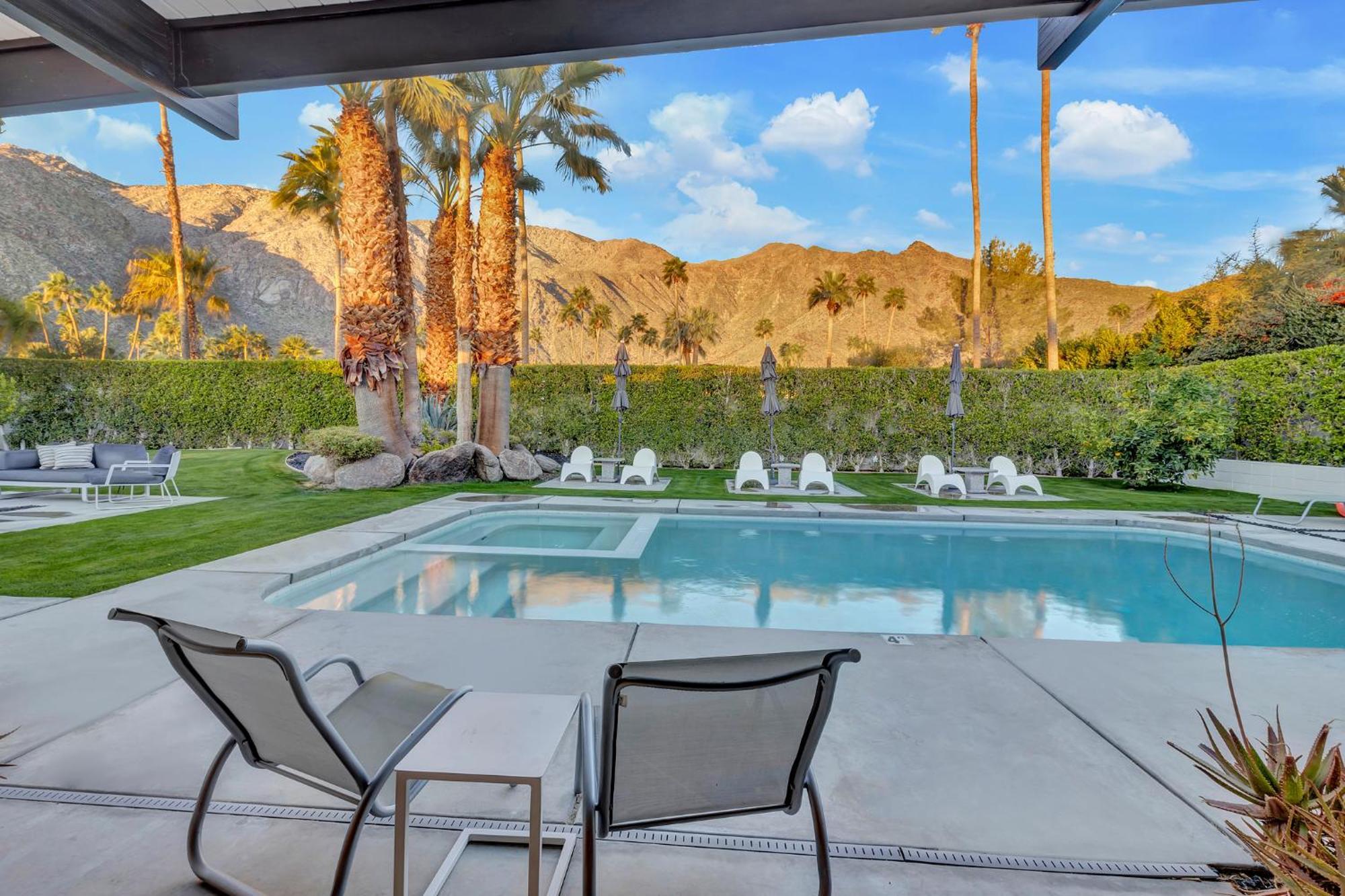 4br Midcentury Alexander In Vista Palmas Holiday home *