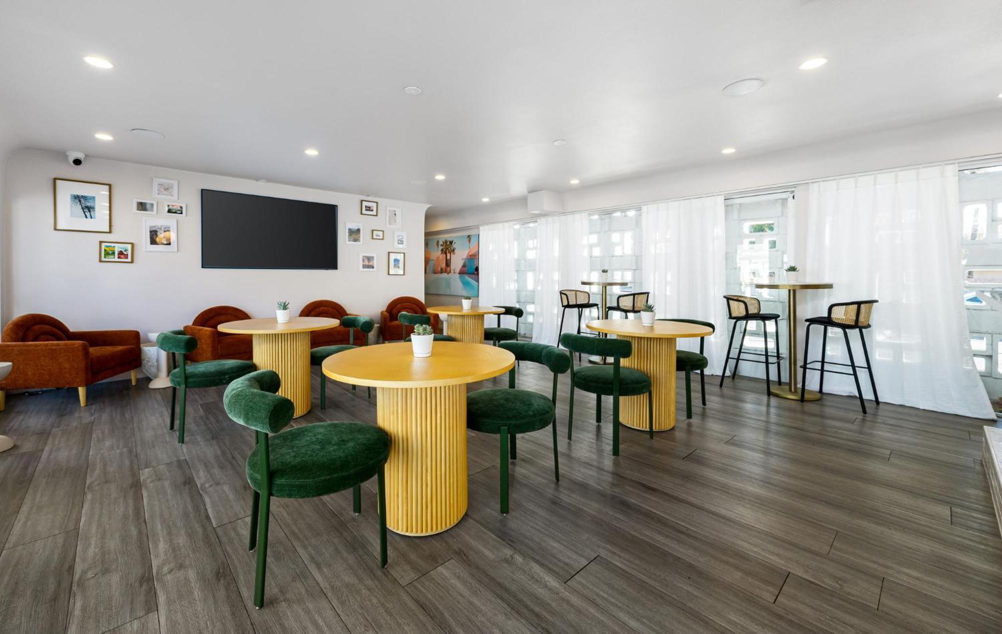 The Skylark, A Hotel 3*