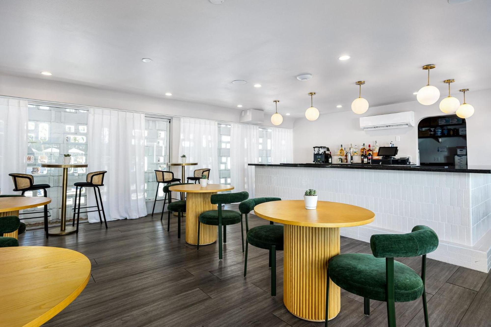 The Skylark, A 3* Palm Springs